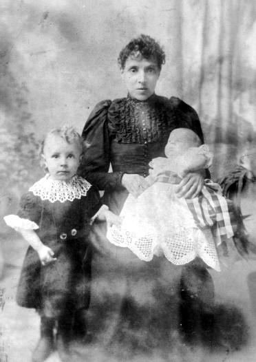 Elizabeth Ann Hapgood and her sons, Arthur and Harry