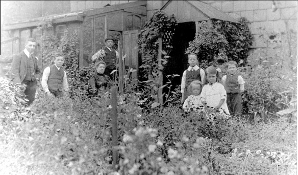 Photo of James, Martha and family at Pike Fold