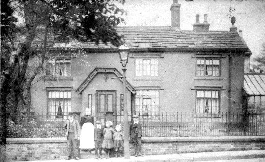 Photo of Hapgood children and their grandmother at Old Road, Blackley